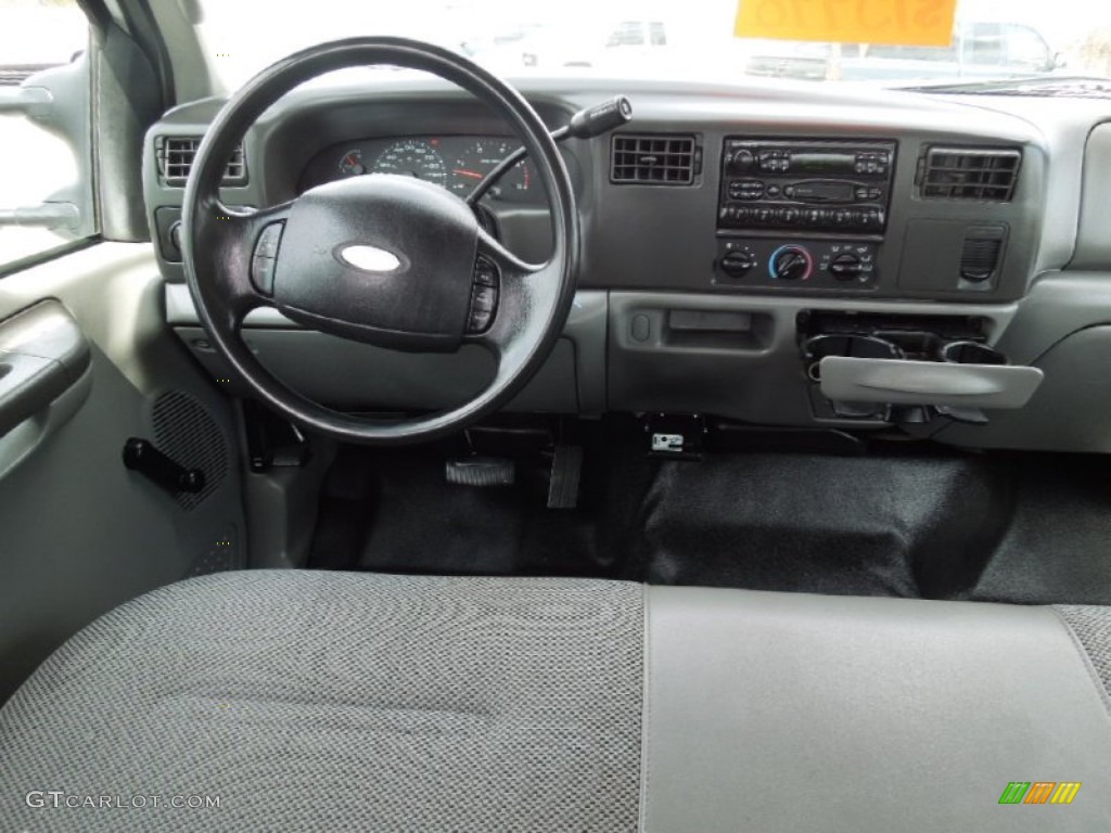 2004 F450 Super Duty XL Regular Cab Chassis Utility - Oxford White / Medium Flint photo #16