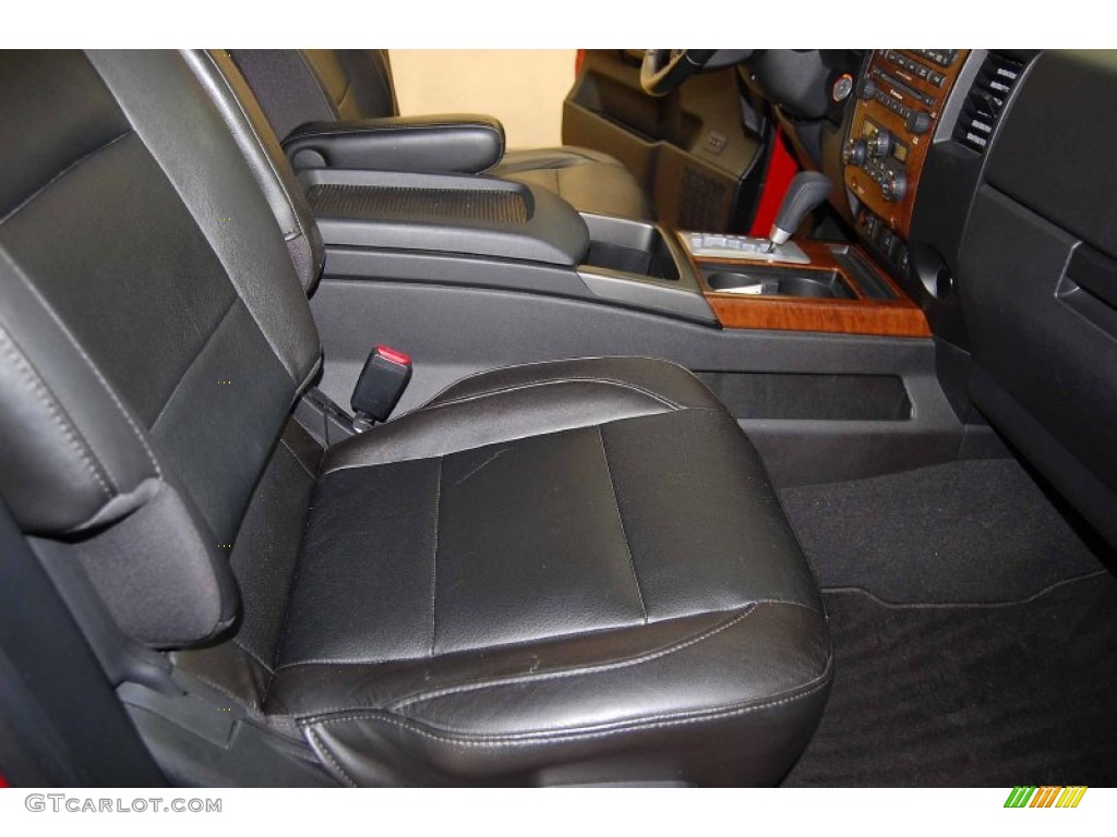 2009 Titan LE Crew Cab - Red Alert / Charcoal photo #18