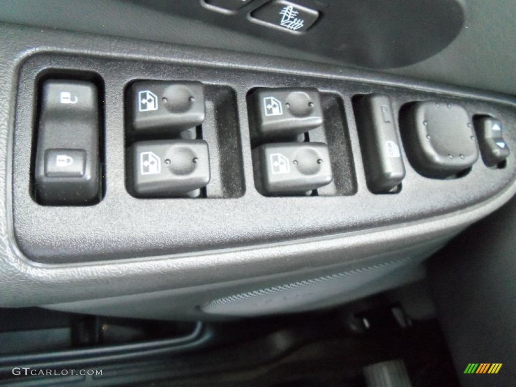 2006 GMC Sierra 2500HD SLT Crew Cab 4x4 Controls Photo #62432035