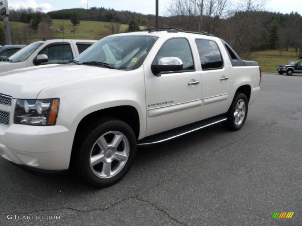 2008 Avalanche LTZ 4x4 - White Diamond Tricoat / Ebony/Light Cashmere photo #1