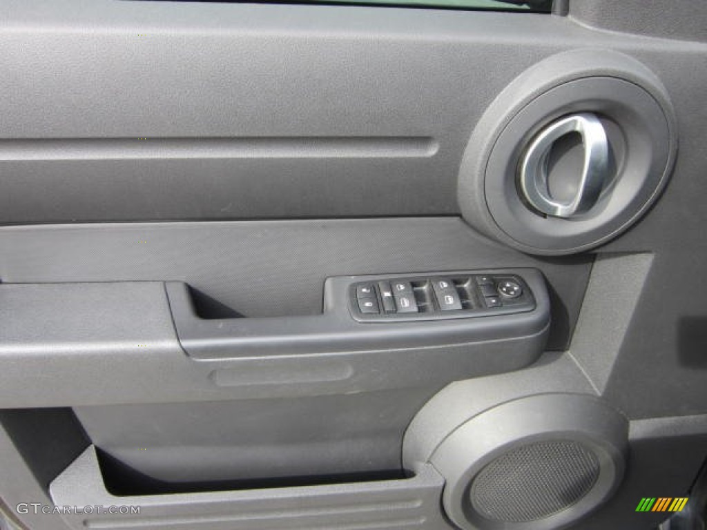 2010 Nitro SE 4x4 - Dark Charcoal Pearl / Dark Slate Gray/Light Slate Gray photo #12