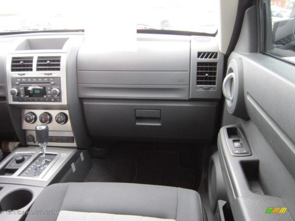 2010 Nitro SE 4x4 - Dark Charcoal Pearl / Dark Slate Gray/Light Slate Gray photo #18