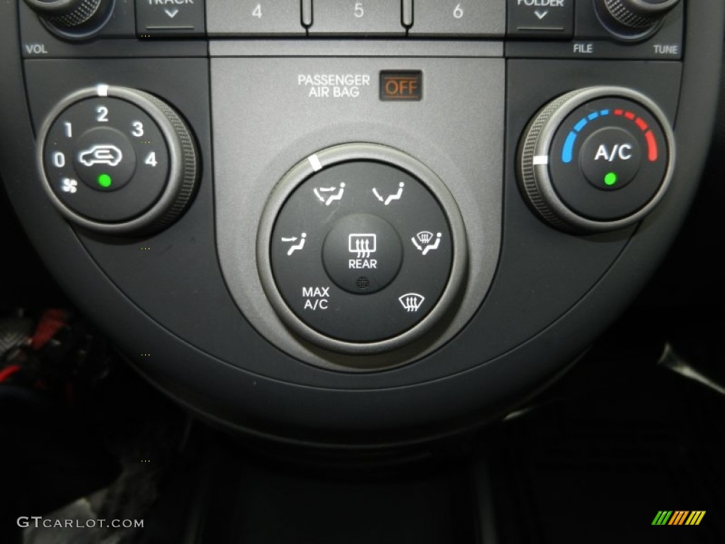 2011 Kia Soul 1.6 Controls Photo #62438244