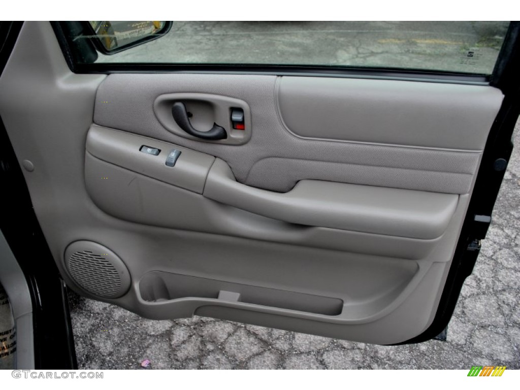 2003 Chevrolet S10 LS Extended Cab 4x4 Medium Gray Door Panel Photo #62439916