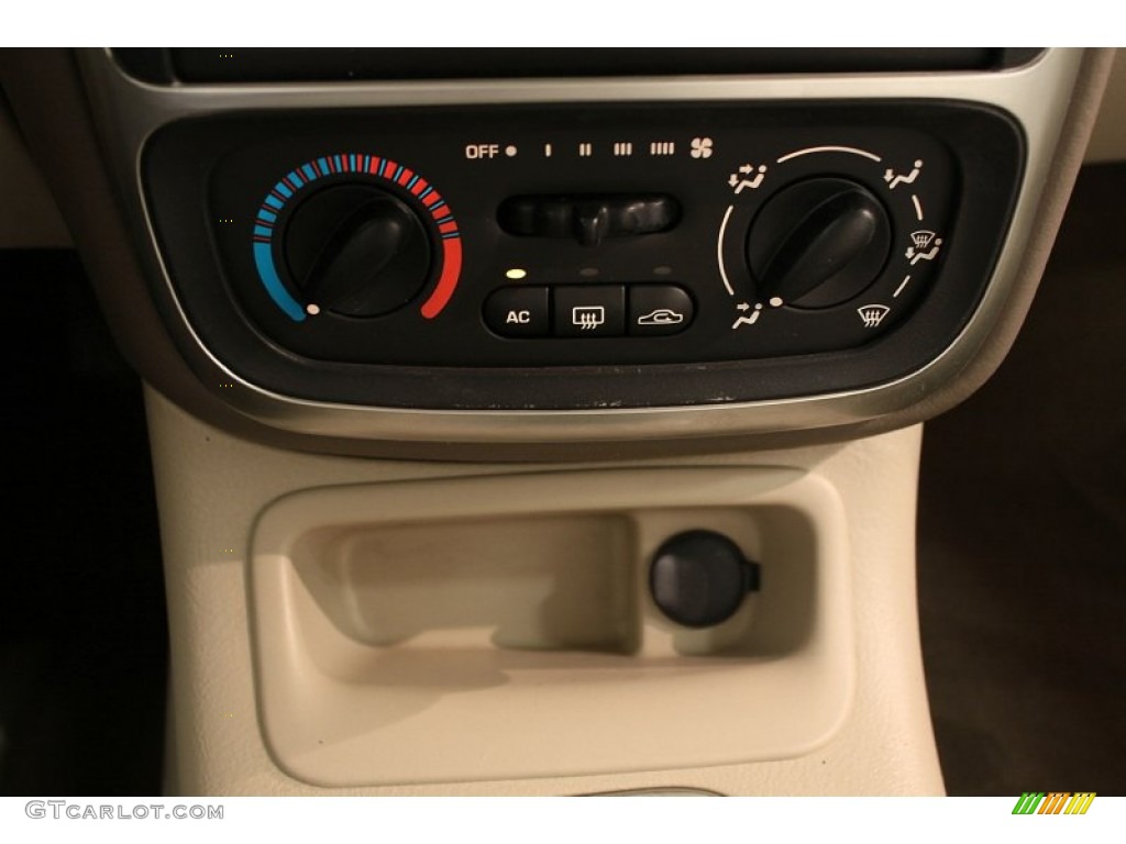 2003 Saturn L Series LW300 Wagon Controls Photo #62444005