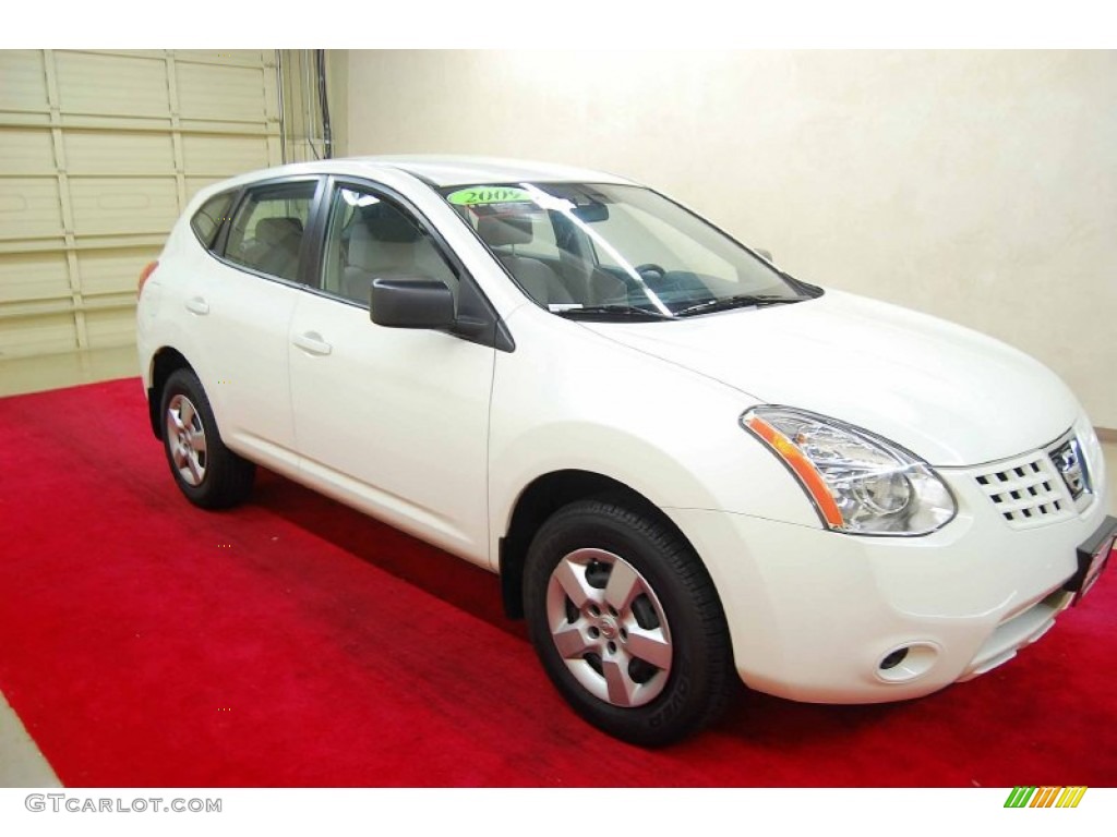 Phantom White Nissan Rogue