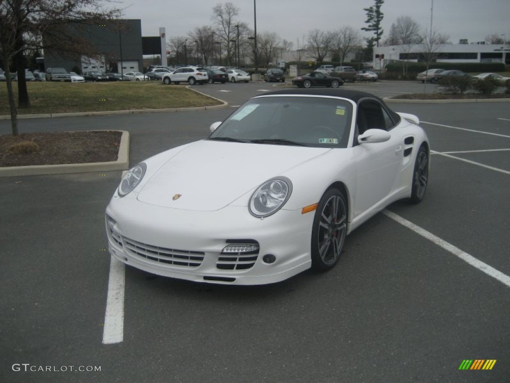 Carrara White Porsche 911