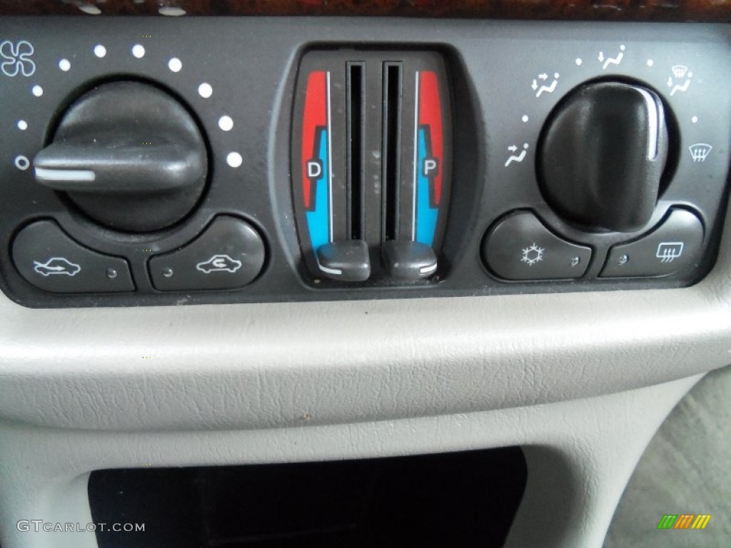 2004 Chevrolet Impala LS Controls Photo #62449990