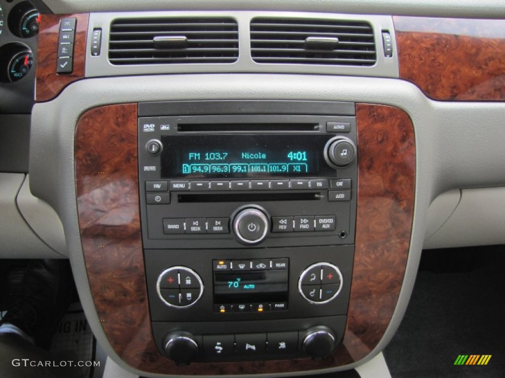 2011 Chevrolet Suburban LT 4x4 Controls Photo #62452579