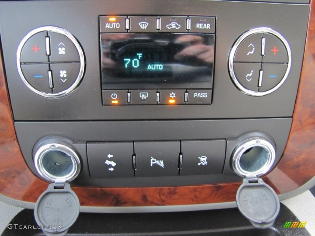 2011 Chevrolet Suburban LT 4x4 Controls Photo #62452599