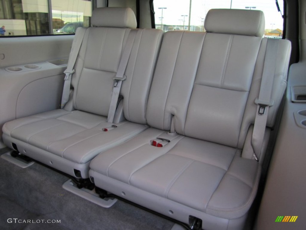 2011 Chevrolet Suburban LT 4x4 Rear Seat Photo #62452703