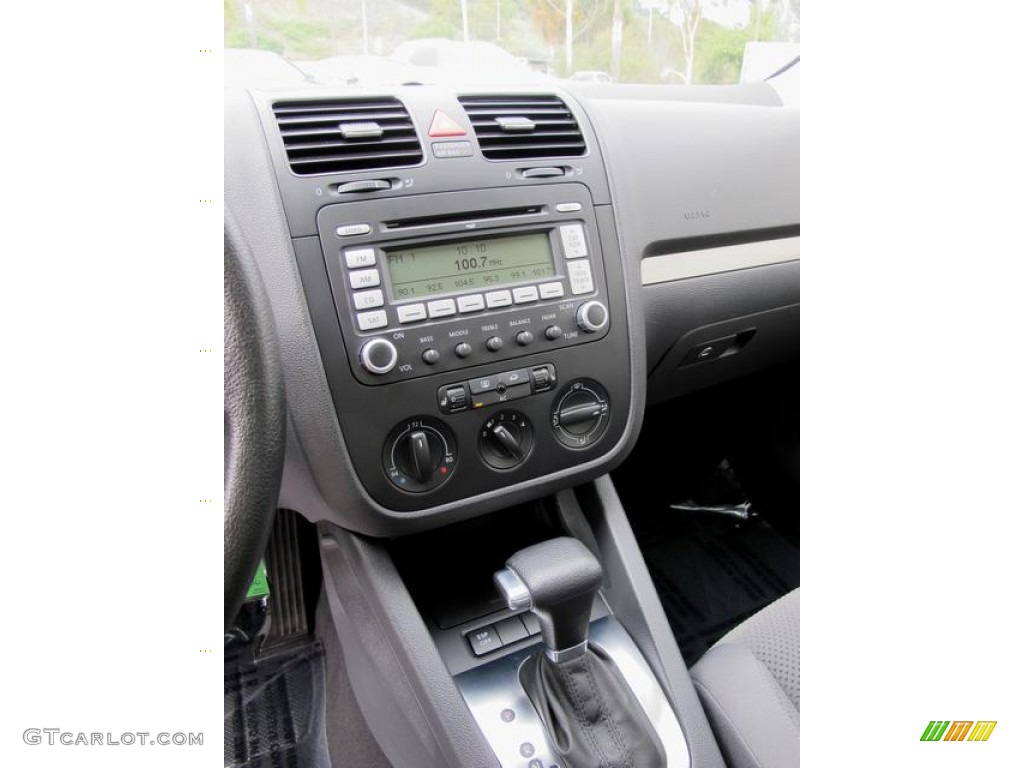 2009 Volkswagen Rabbit 4 Door Controls Photo #62453251