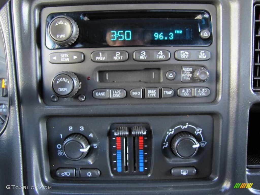 2004 GMC Sierra 2500HD SLE Crew Cab 4x4 Controls Photo #62453329