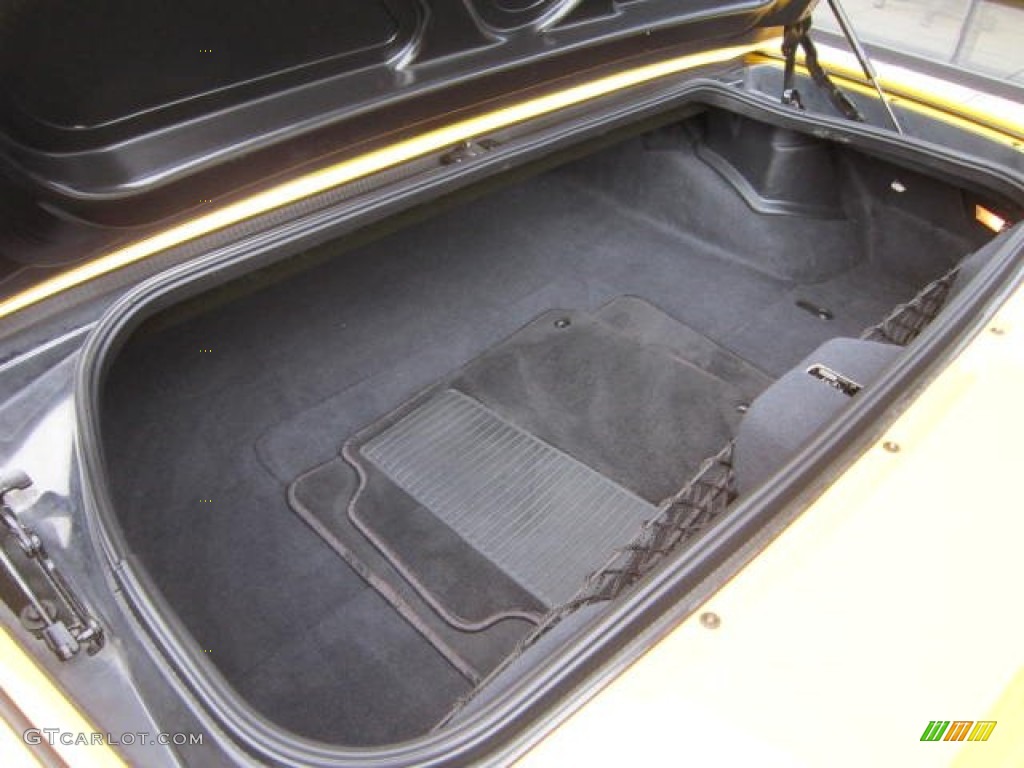 2004 Chevrolet Corvette Convertible Trunk Photo #62454875