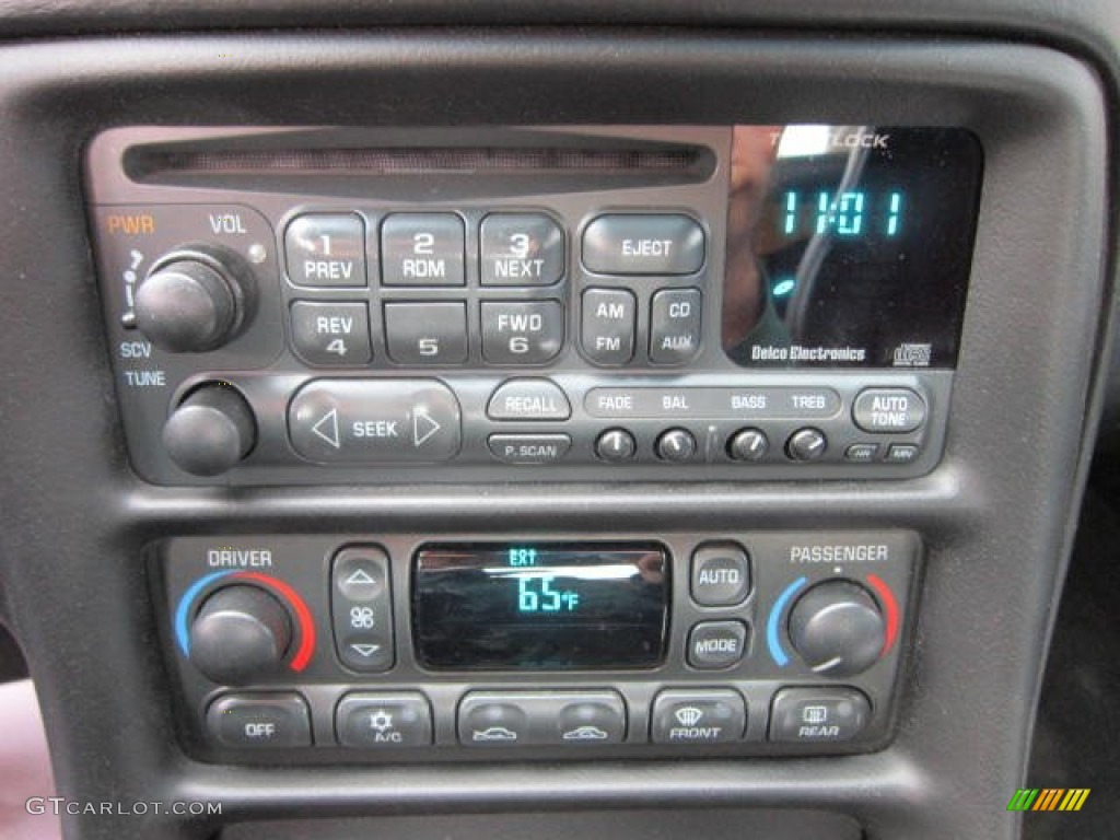2004 Chevrolet Corvette Convertible Controls Photo #62454952