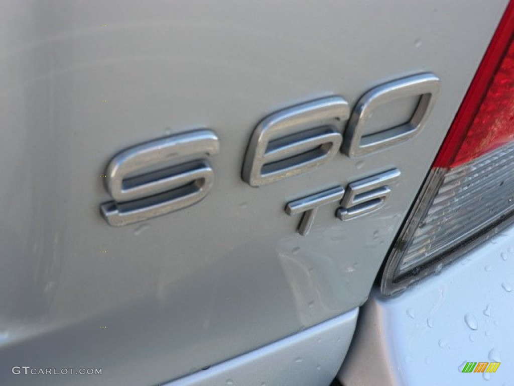 2002 Volvo S60 T5 Marks and Logos Photos