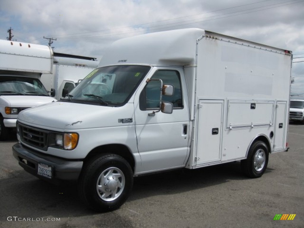 Oxford White 2003 Ford E Series Cutaway E350 Commercial Utility Truck Exterior Photo #62459221