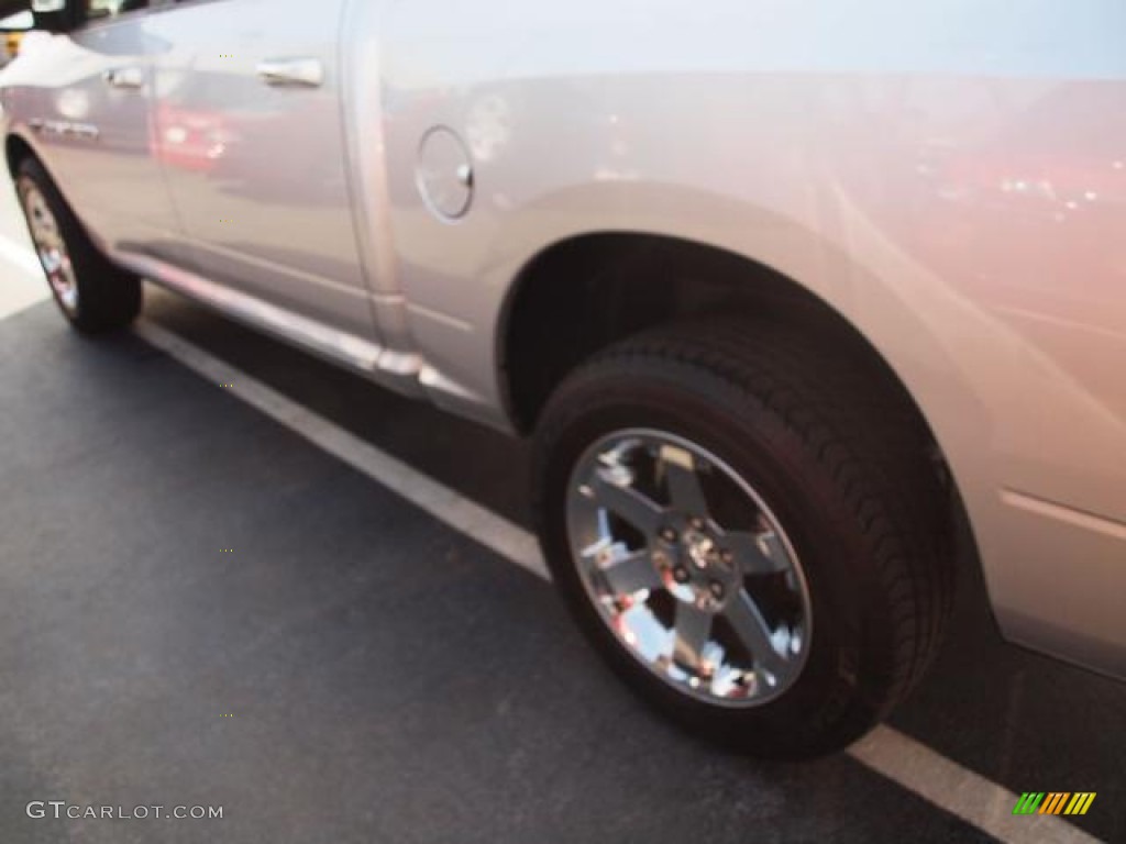 2011 Ram 1500 Laramie Crew Cab 4x4 - Bright Silver Metallic / Dark Slate Gray photo #4