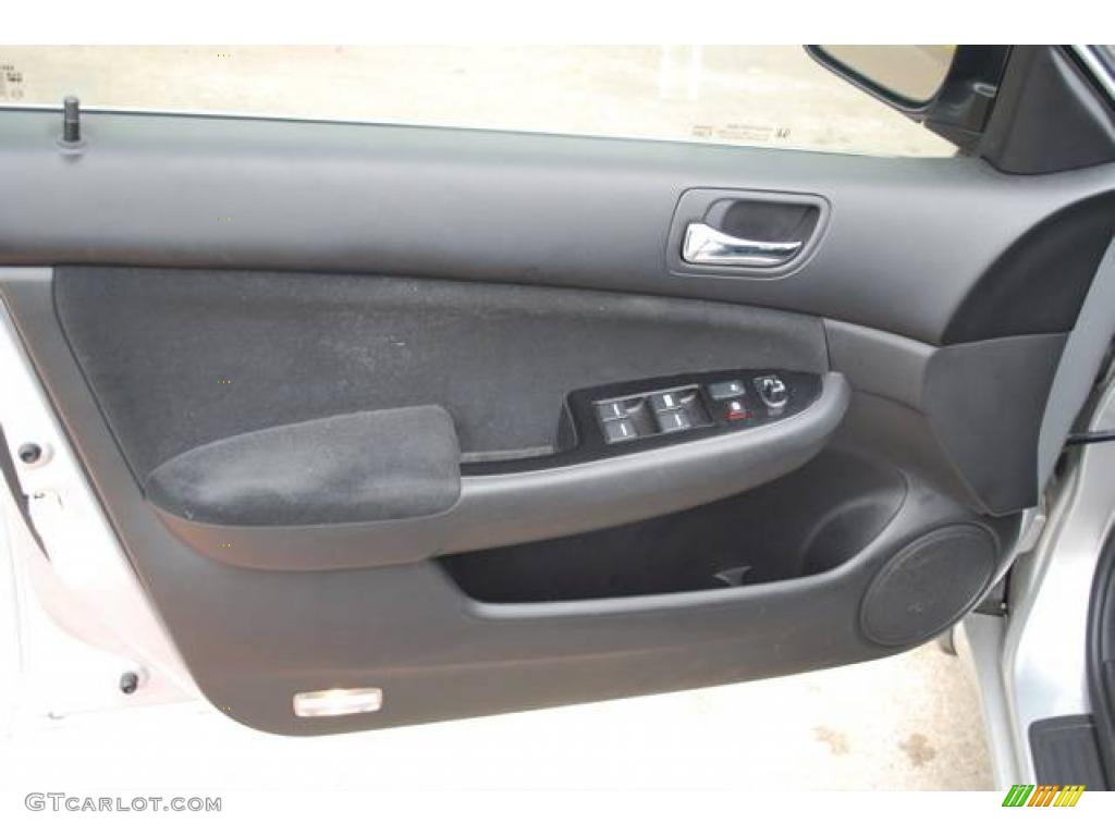 2006 Accord SE Sedan - Alabaster Silver Metallic / Black photo #11