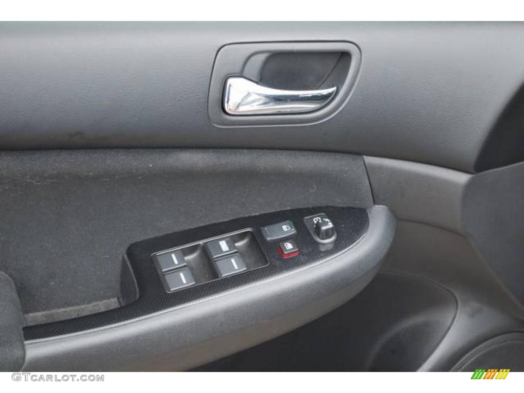 2006 Accord SE Sedan - Alabaster Silver Metallic / Black photo #12