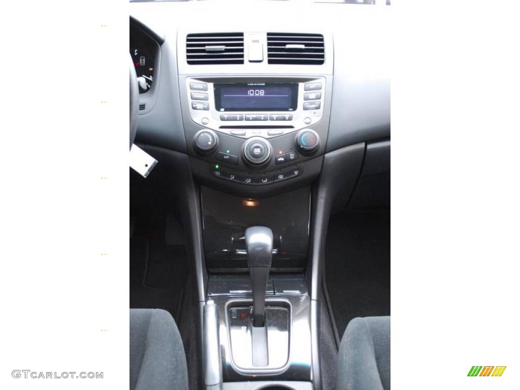 2006 Accord SE Sedan - Alabaster Silver Metallic / Black photo #18