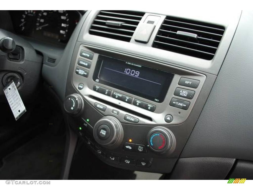 2006 Accord SE Sedan - Alabaster Silver Metallic / Black photo #25