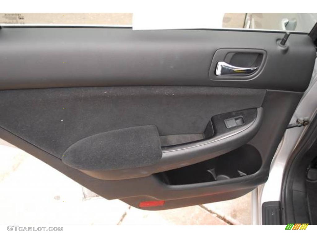 2006 Accord SE Sedan - Alabaster Silver Metallic / Black photo #27