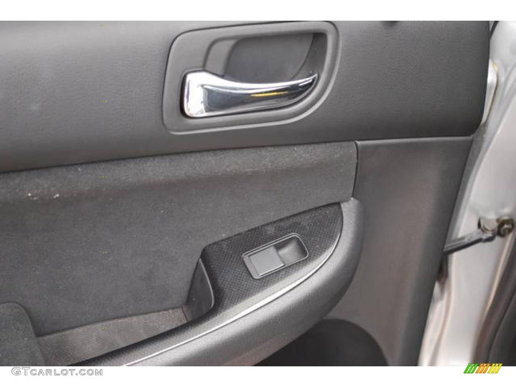 2006 Accord SE Sedan - Alabaster Silver Metallic / Black photo #28