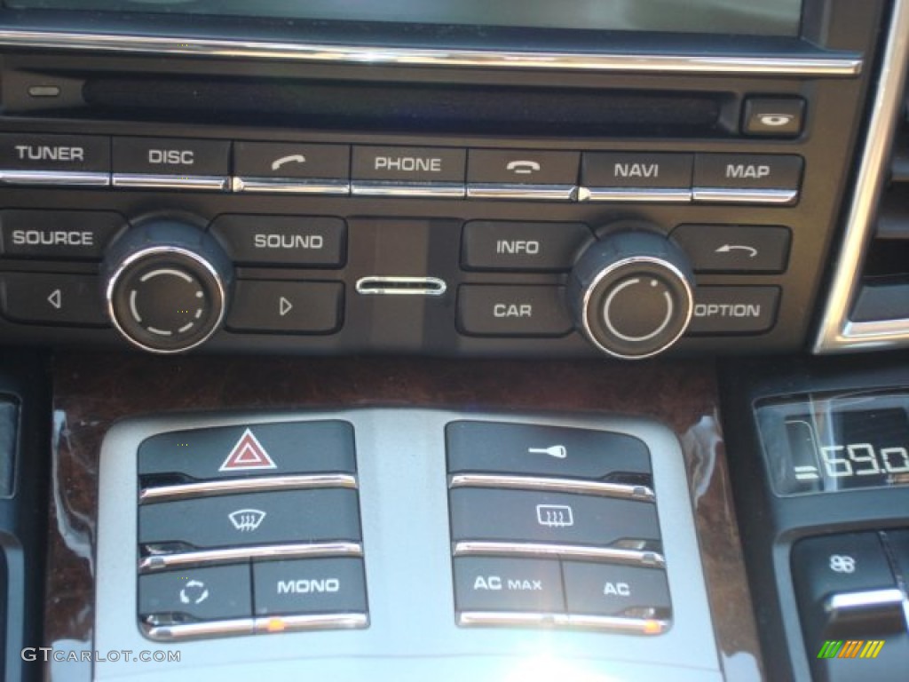 2010 Porsche Panamera 4S Controls Photo #62461625