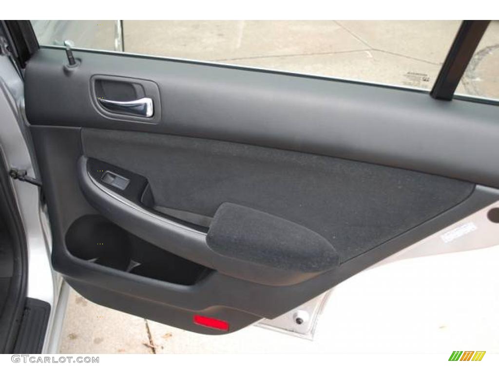 2006 Accord SE Sedan - Alabaster Silver Metallic / Black photo #32