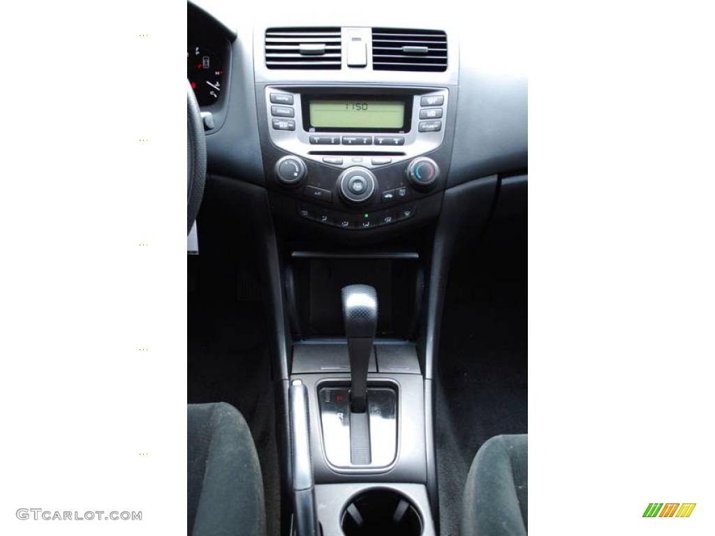 2006 Accord LX Sedan - Alabaster Silver Metallic / Black photo #17