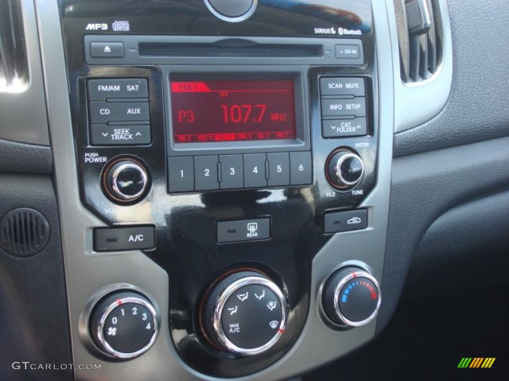 2010 Kia Forte Koup SX Controls Photo #62466470