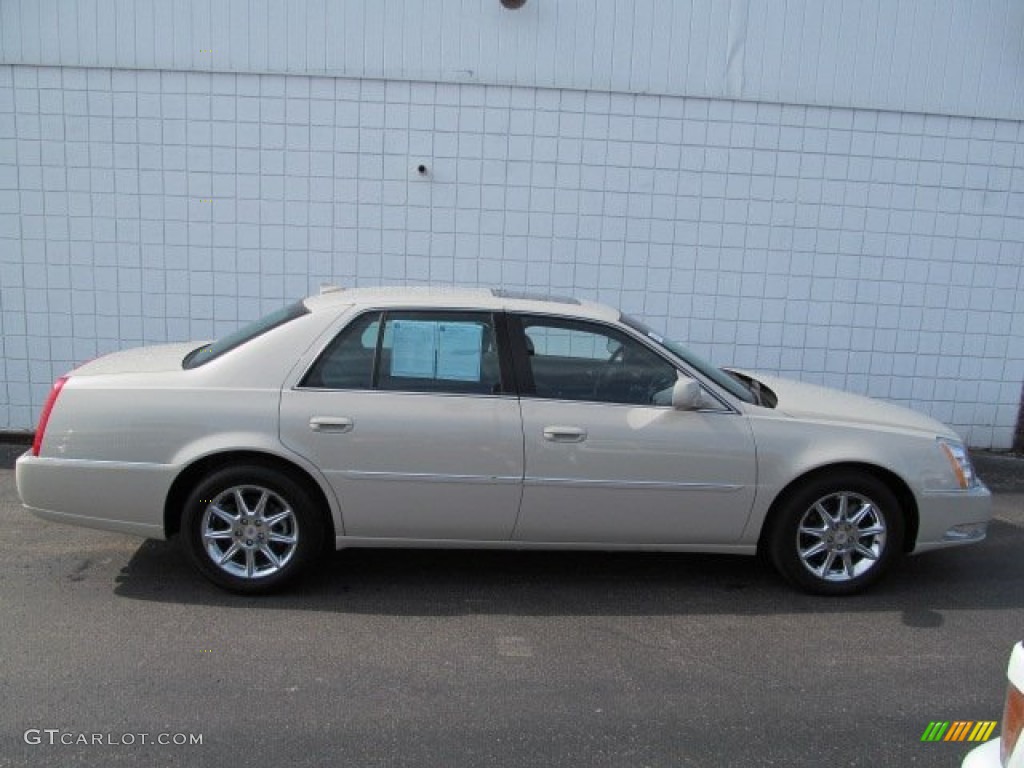 Vanille Latte Metallic 2011 Cadillac DTS Luxury Exterior Photo #62467292