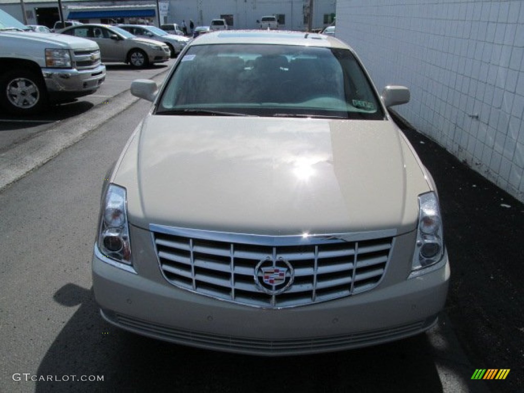 Vanille Latte Metallic 2011 Cadillac DTS Luxury Exterior Photo #62467318
