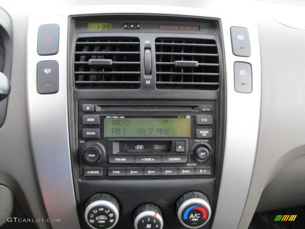 2006 Hyundai Tucson GLS V6 4x4 Controls Photo #62473960