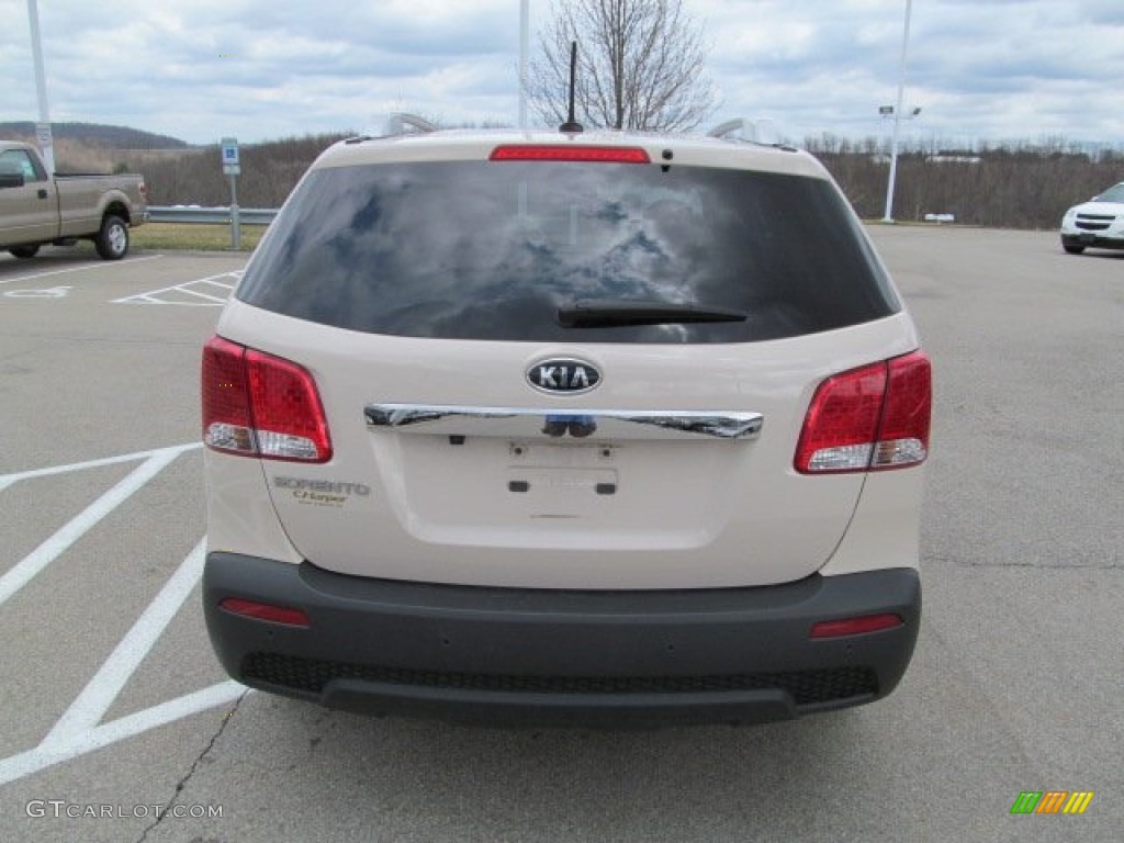 2011 Sorento LX AWD - White Sand Beige / Beige photo #9