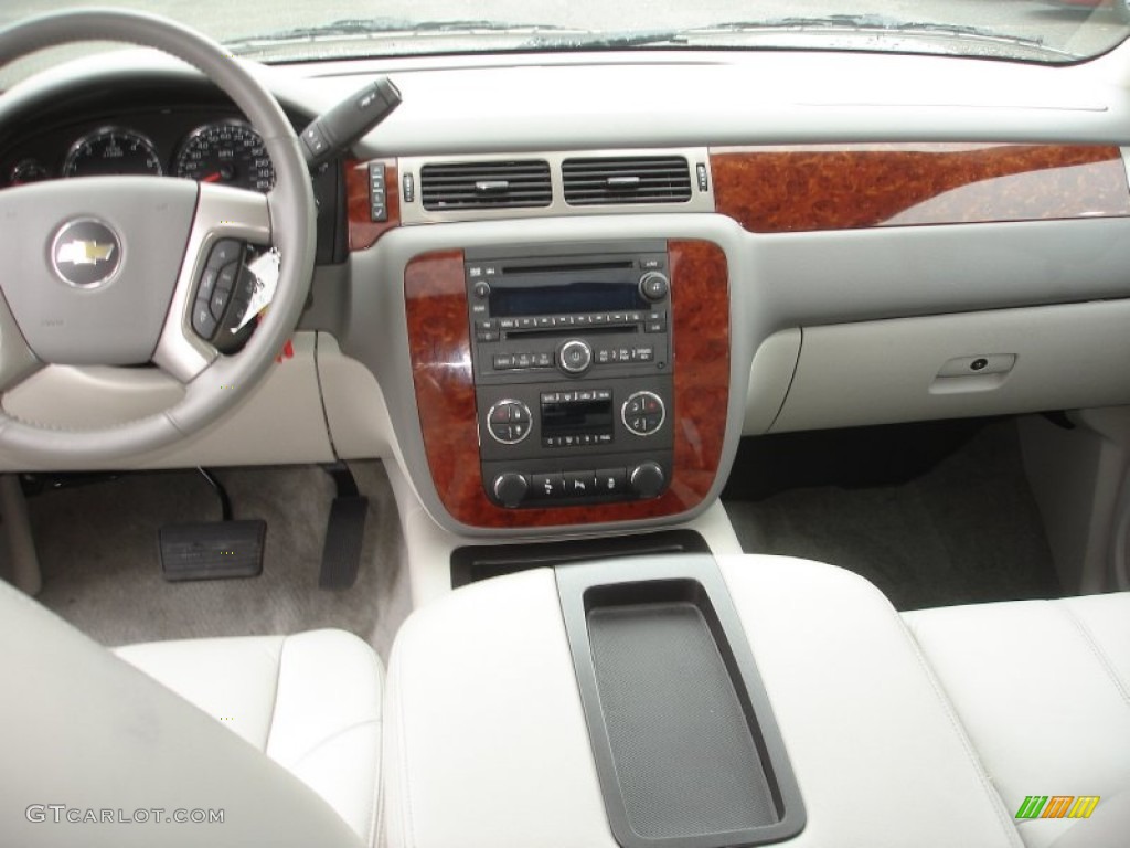 2012 Suburban LT 4x4 - Black / Light Titanium/Dark Titanium photo #12