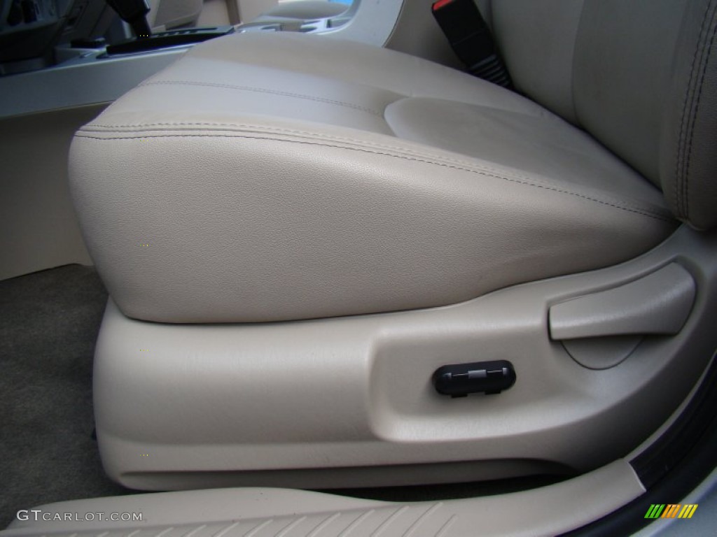 2009 Mercury Mariner Hybrid Front Seat Photos