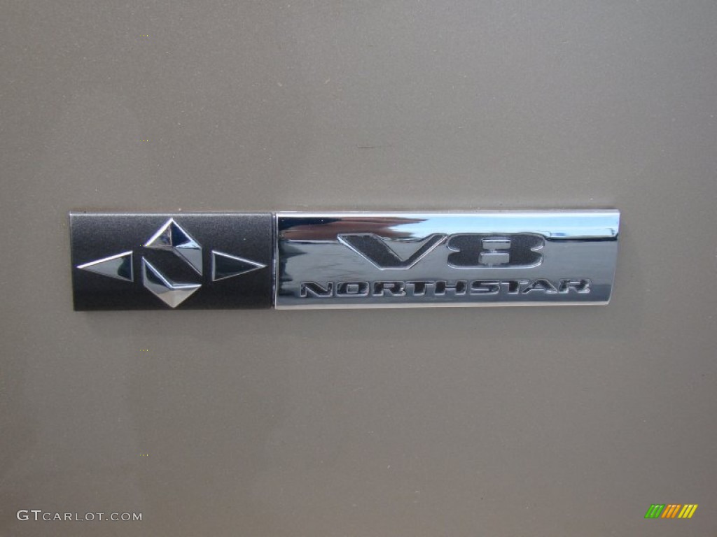 2005 Cadillac DeVille Sedan Marks and Logos Photos