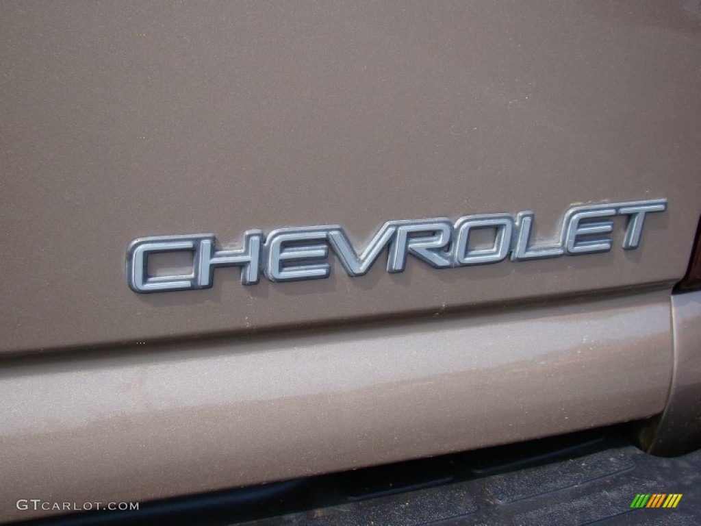 2004 Chevrolet Tahoe LT Marks and Logos Photo #62478610