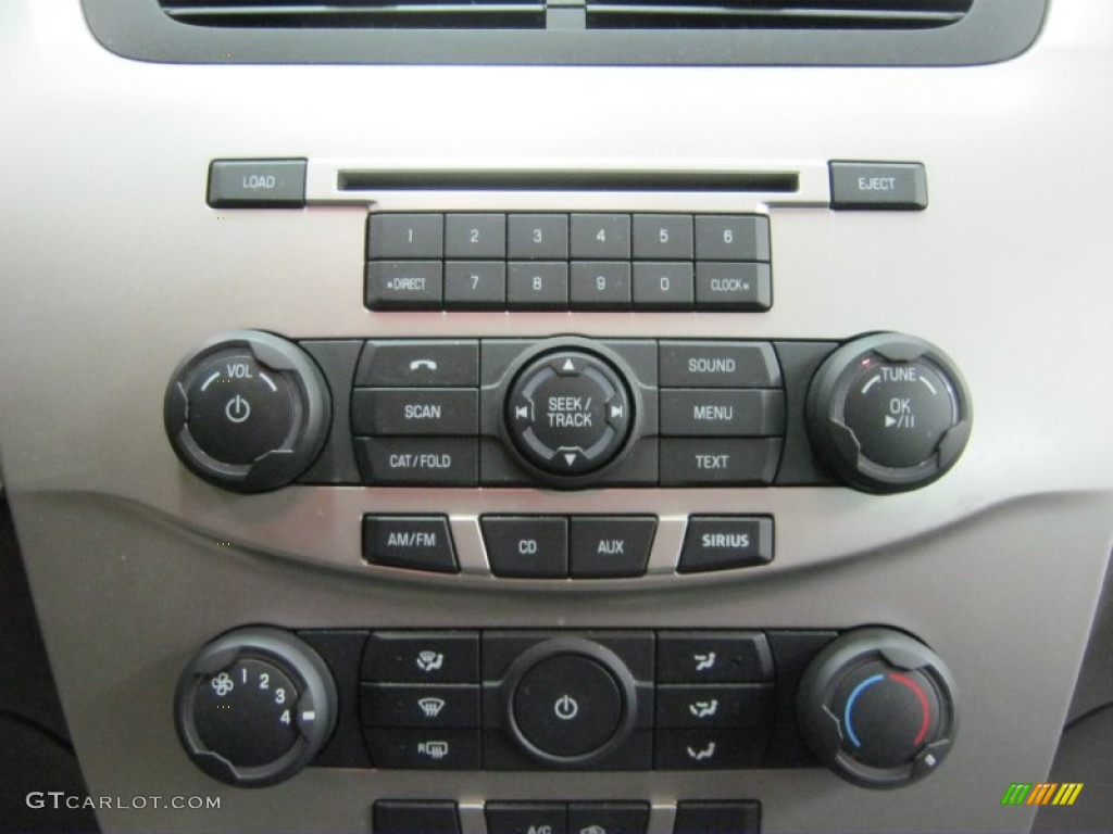 2010 Ford Focus SE Sedan Controls Photo #62478725