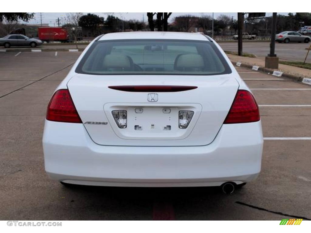 2007 Accord SE Sedan - Taffeta White / Ivory photo #6