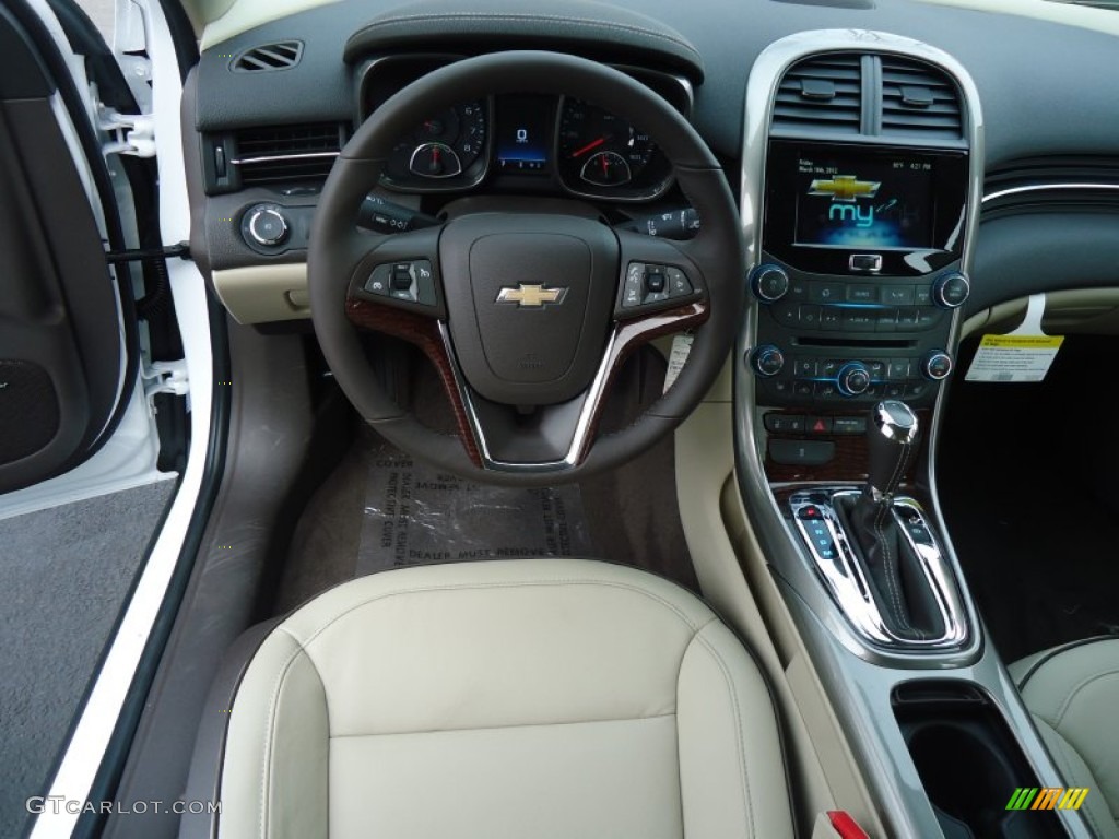 2013 Chevrolet Malibu ECO Cocoa/Light Neutral Dashboard Photo #62490430