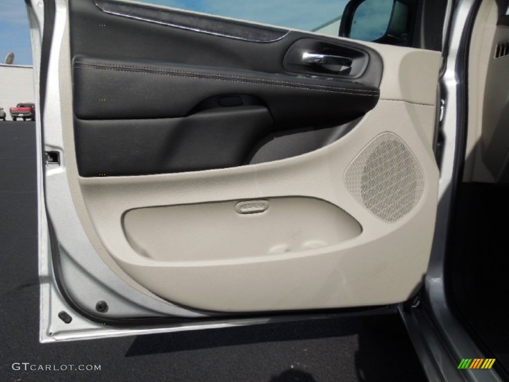 2012 Chrysler Town & Country Touring - L Black/Light Graystone Door Panel Photo #62496129