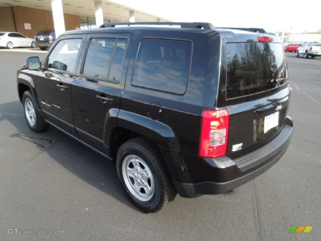 2012 Patriot Sport - Black / Dark Slate Gray/Light Pebble Beige photo #5