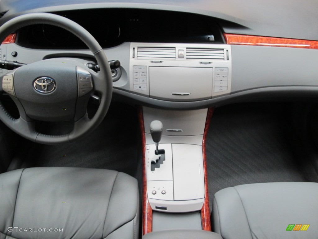 2005 Toyota Avalon XLS Light Gray Dashboard Photo #62500053