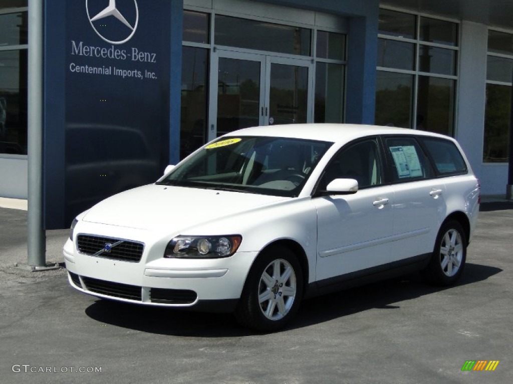 2006 V50 2.4i - Ice White / Dark Beige/Quartz photo #1