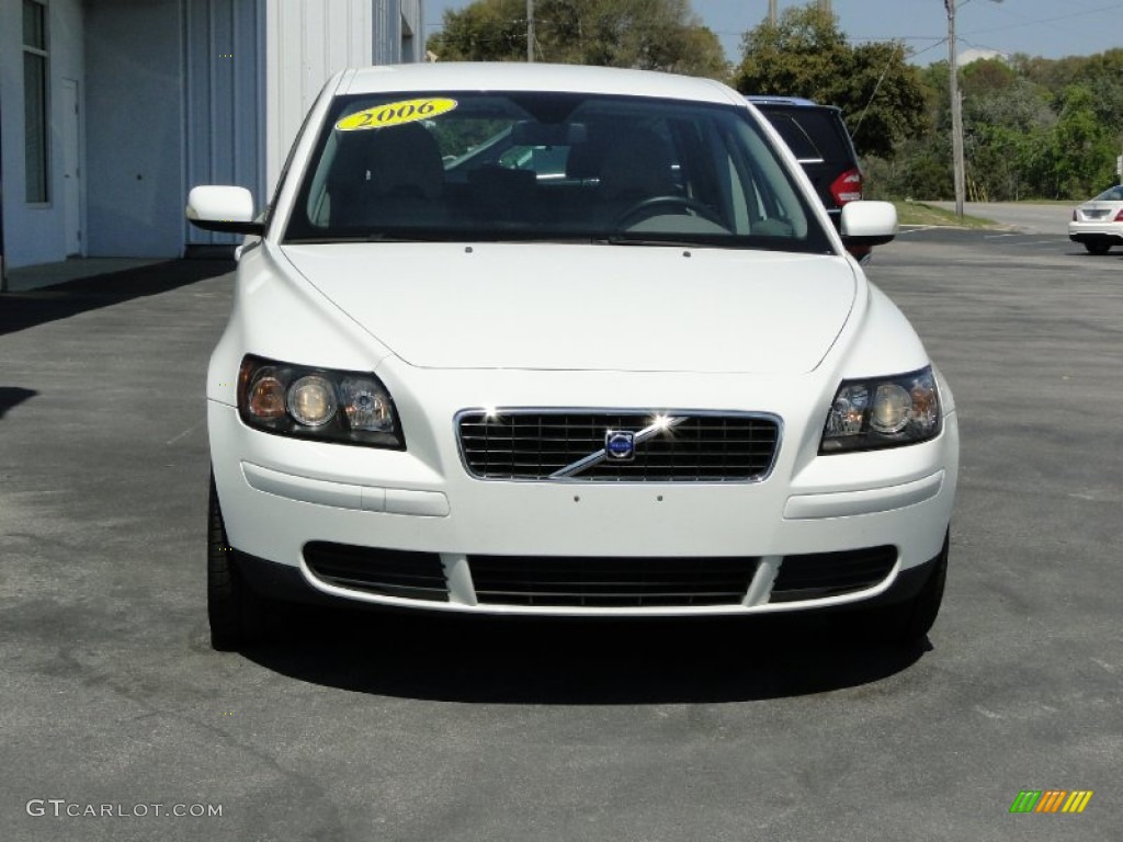 2006 V50 2.4i - Ice White / Dark Beige/Quartz photo #3