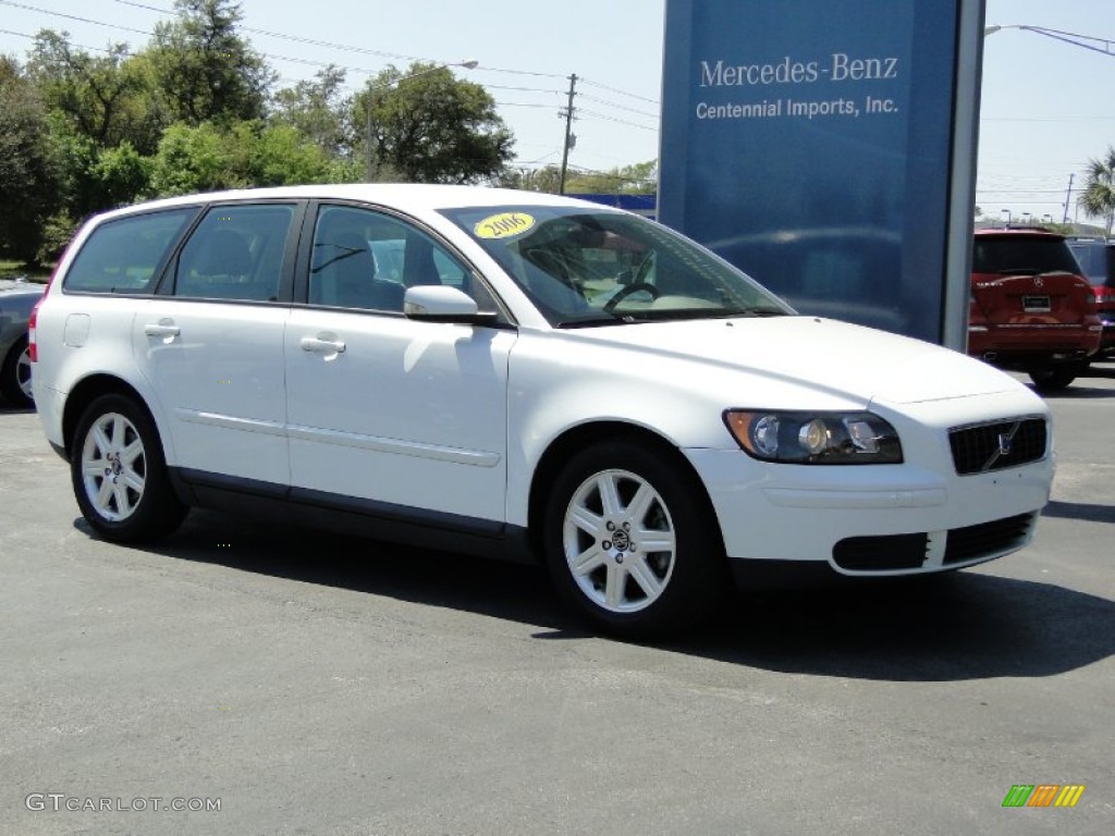 2006 V50 2.4i - Ice White / Dark Beige/Quartz photo #11