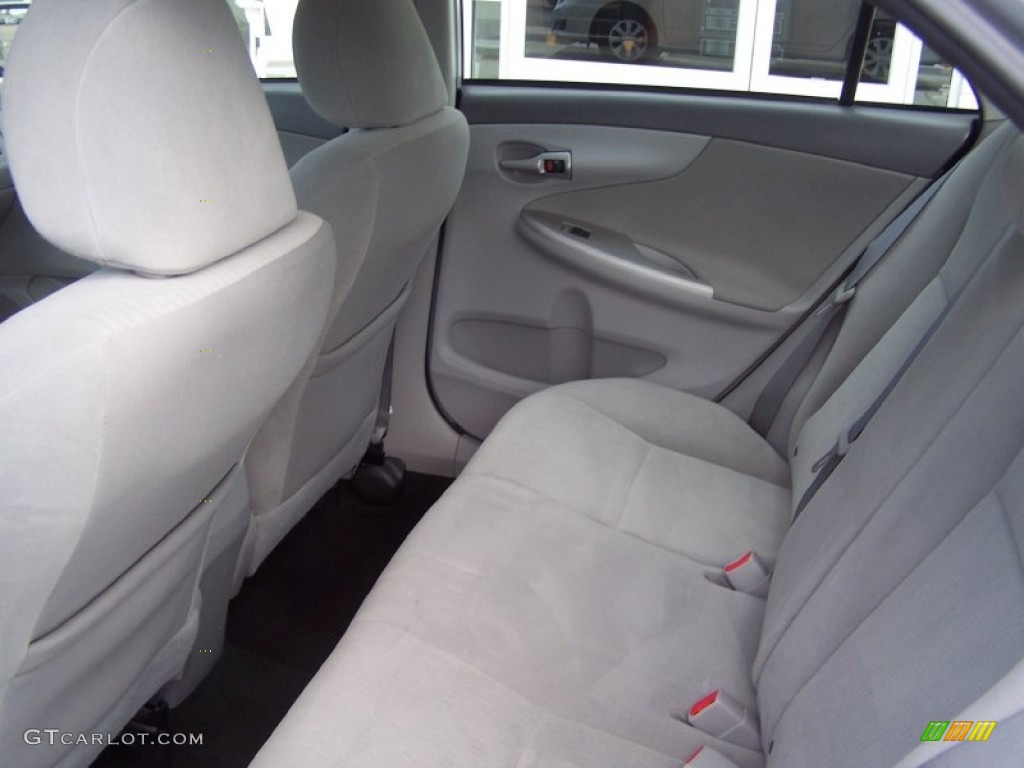 2010 Corolla LE - Classic Silver Metallic / Ash photo #7